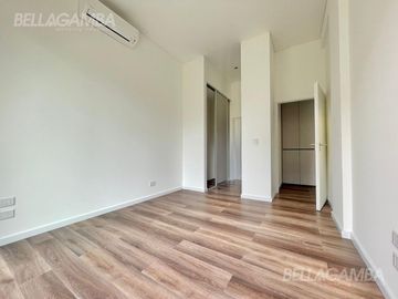 DEPARTAMENTO DE 2 AMBIENTES A ESTRENAR CON JARDIN Y COCHERA