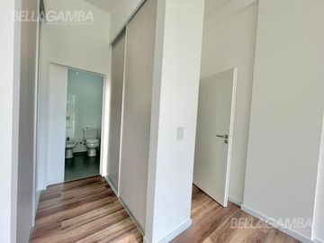 DEPARTAMENTO DE 2 AMBIENTES A ESTRENAR CON JARDIN Y COCHERA