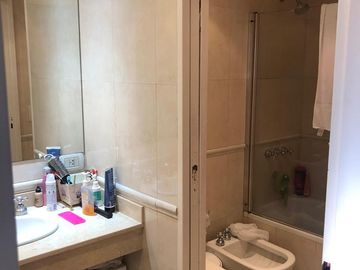 Casa en  Venta en Berazategui -  Triplex Impecable. Apto Credito. Acepta Permuta.