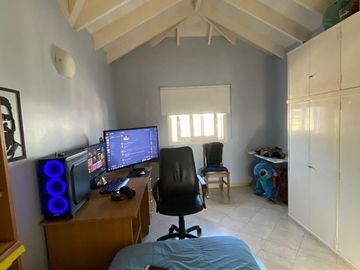 Casa en  Venta en Berazategui -  Triplex Impecable. Apto Credito. Acepta Permuta.