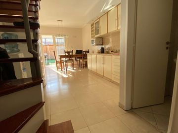 Casa en  Venta en Berazategui -  Triplex Impecable. Apto Credito. Acepta Permuta.
