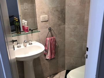 Casa en  Venta en Berazategui -  Triplex Impecable. Apto Credito. Acepta Permuta.