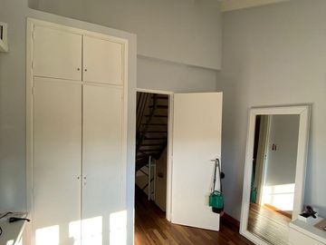 Casa en  Venta en Berazategui -  Triplex Impecable. Apto Credito. Acepta Permuta.