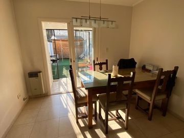 Casa en  Venta en Berazategui -  Triplex Impecable. Apto Credito. Acepta Permuta.