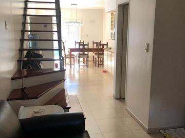 Casa en  Venta en Berazategui -  Triplex Impecable. Apto Credito. Acepta Permuta.