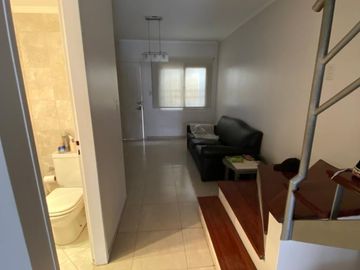 Casa en  Venta en Berazategui -  Triplex Impecable. Apto Credito. Acepta Permuta.