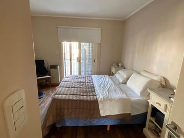Casa en  Venta en Berazategui -  Triplex Impecable. Apto Credito. Acepta Permuta.