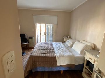 Casa en  Venta en Berazategui -  Triplex Impecable. Apto Credito. Acepta Permuta.