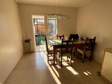 Casa en  Venta en Berazategui -  Triplex Impecable. Apto Credito. Acepta Permuta.