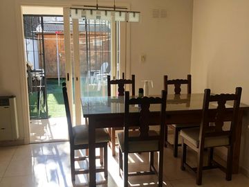 Casa en  Venta en Berazategui -  Triplex Impecable. Apto Credito. Acepta Permuta.