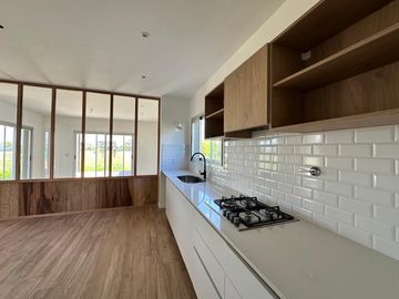 Casa de 3 Dormitorios en Dos Planta en Venta en  Vida Barrio Privado