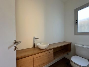 Casa de 3 Dormitorios en Dos Planta en Venta en  Vida Barrio Privado