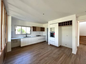 Casa de 3 Dormitorios en Dos Planta en Venta en  Vida Barrio Privado