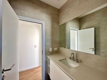 Casa de 3 Dormitorios en Dos Planta en Venta en  Vida Barrio Privado