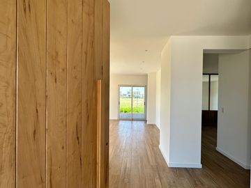 Casa de 3 Dormitorios en Dos Planta en Venta en  Vida Barrio Privado