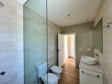 Casa de 3 Dormitorios en Dos Planta en Venta en  Vida Barrio Privado