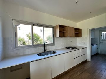 Casa de 3 Dormitorios en Dos Planta en Venta en  Vida Barrio Privado