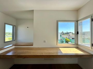 Casa de 3 Dormitorios en Dos Planta en Venta en  Vida Barrio Privado