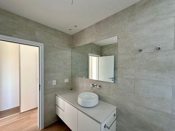 Casa de 3 Dormitorios en Dos Planta en Venta en  Vida Barrio Privado