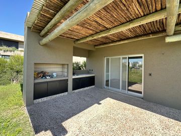 Casa de 3 Dormitorios en Dos Planta en Venta en  Vida Barrio Privado
