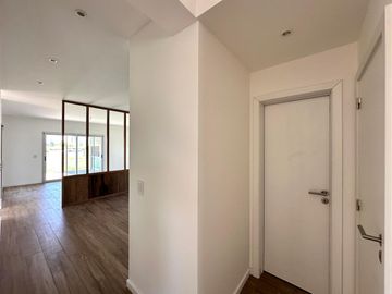 Casa de 3 Dormitorios en Dos Planta en Venta en  Vida Barrio Privado