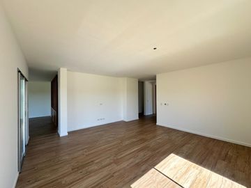 Casa de 3 Dormitorios en Dos Planta en Venta en  Vida Barrio Privado