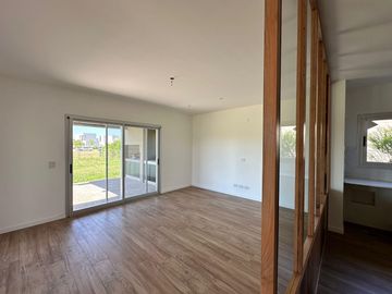 Casa de 3 Dormitorios en Dos Planta en Venta en  Vida Barrio Privado