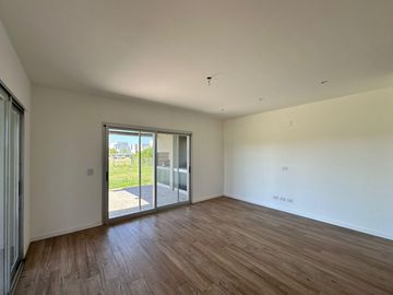 Casa de 3 Dormitorios en Dos Planta en Venta en  Vida Barrio Privado