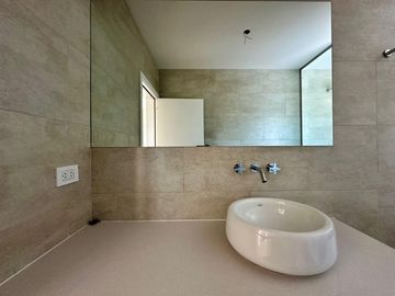 Casa de 3 Dormitorios en Dos Planta en Venta en  Vida Barrio Privado