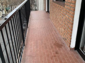 4 ambientes con cochera y balcón
