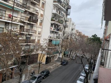 4 ambientes con cochera y balcón