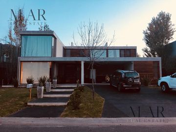 Casa en Venta en Cabos del Lago, Nordelta. Salida a la laguna