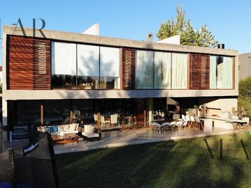 Casa en Venta en Cabos del Lago, Nordelta. Salida a la laguna