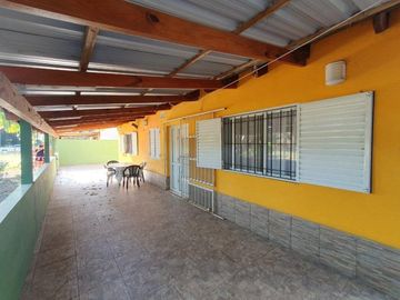 Casa en venta - 5 Dormitorios 2 Baños - Cocheras - 250Mts2 - Nueva Atlantis