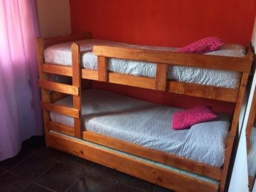 Casa en venta - 5 Dormitorios 2 Baños - Cocheras - 250Mts2 - Nueva Atlantis