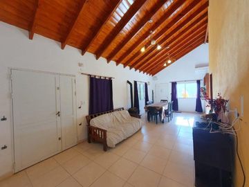 Casa en venta - 5 Dormitorios 2 Baños - Cocheras - 250Mts2 - Nueva Atlantis