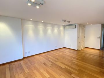 EXCLUSIVO DEPARTAMENTO EN VENTA EN COMPLEJO VILLAGE PLAZA