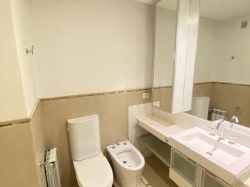 EXCLUSIVO DEPARTAMENTO EN VENTA EN COMPLEJO VILLAGE PLAZA