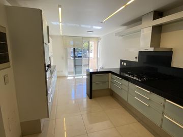 EXCLUSIVO DEPARTAMENTO EN VENTA EN COMPLEJO VILLAGE PLAZA