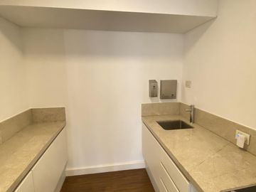 EXCLUSIVO DEPARTAMENTO EN VENTA EN COMPLEJO VILLAGE PLAZA