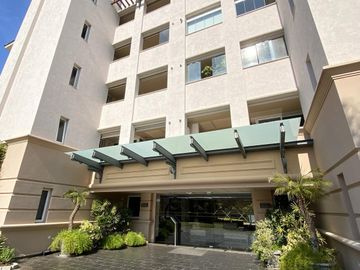 EXCLUSIVO DEPARTAMENTO EN VENTA EN COMPLEJO VILLAGE PLAZA