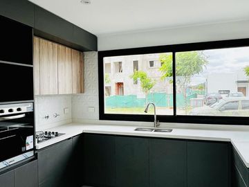 Casa MODERNA EN EL BARRIO DE  SAN PABLO!!!!!
