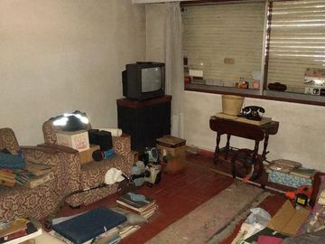 Chalet de 3 dorm, 2 baños, garage cubierto y fondo libre.- L. de Zamora