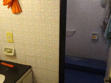 Chalet de 3 dorm, 2 baños, garage cubierto y fondo libre.- L. de Zamora