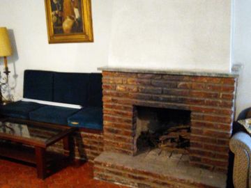 Chalet de 3 dorm, 2 baños, garage cubierto y fondo libre.- L. de Zamora