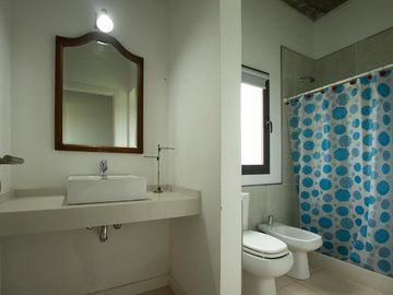 Casa en venta - 3 Dormitorios 3 Baños - 2.700Mts2 - Villa Gesell