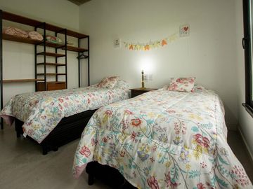 Casa en venta - 3 Dormitorios 3 Baños - 2.700Mts2 - Villa Gesell
