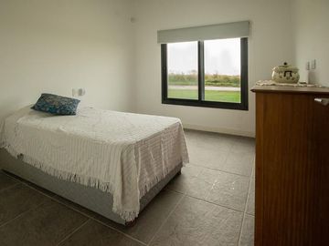 Casa en venta - 3 Dormitorios 3 Baños - 2.700Mts2 - Villa Gesell