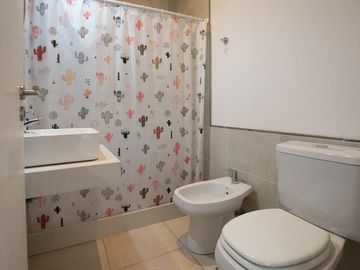 Casa en venta - 3 Dormitorios 3 Baños - 2.700Mts2 - Villa Gesell
