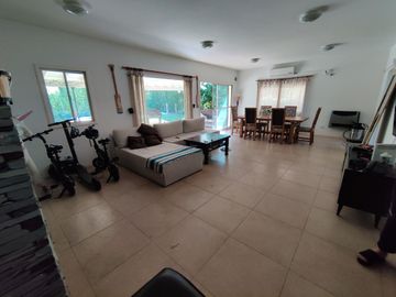 Casa 3 dormitorios venta en San Isidro Labrador, Villa Nueva